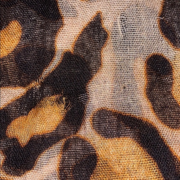 Woman’s Leopard Large Scarf Blanket Scarf BNWOT - Picture 2 of 5